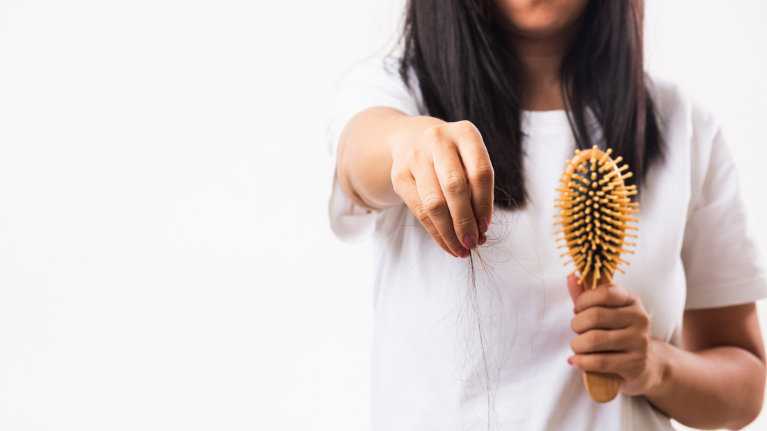 Haaruitval bij vrouwen: oorzaken en wat echt helpt